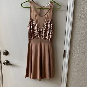 Elegant Sleeveless Dress in Blush